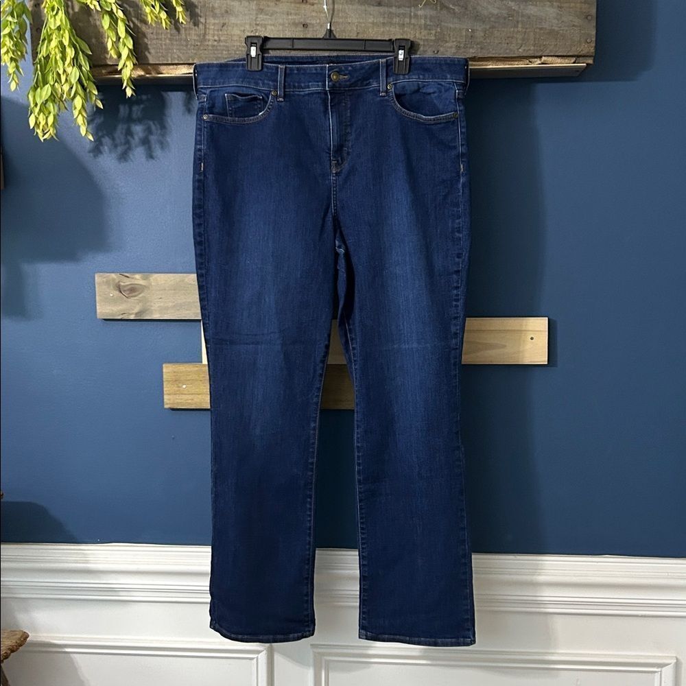 NYDJ Marilyn Straight. EUC. Size 18